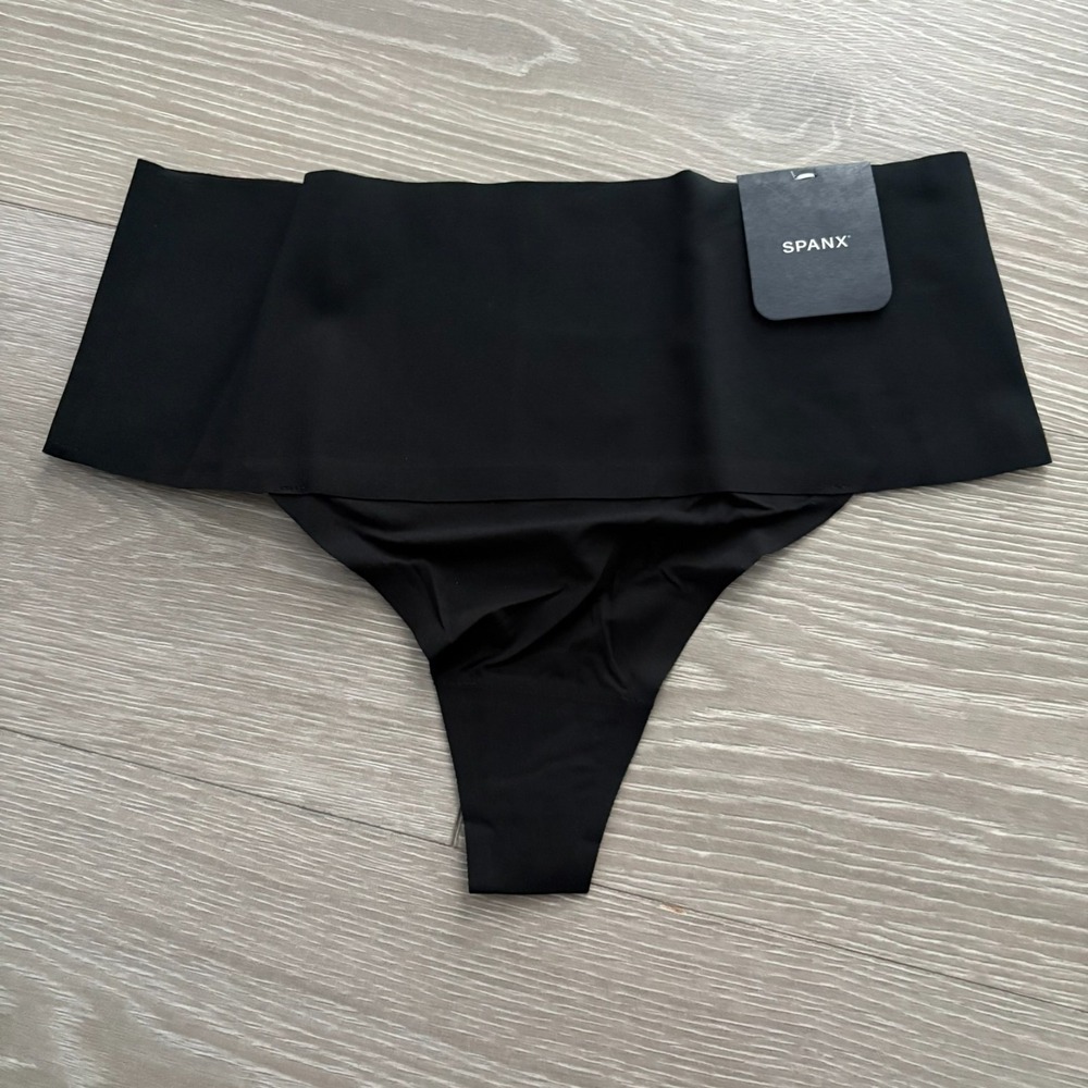 NWT Spanx Womens Very Black High Waisted Undie-tectable Thong Underwear Size L